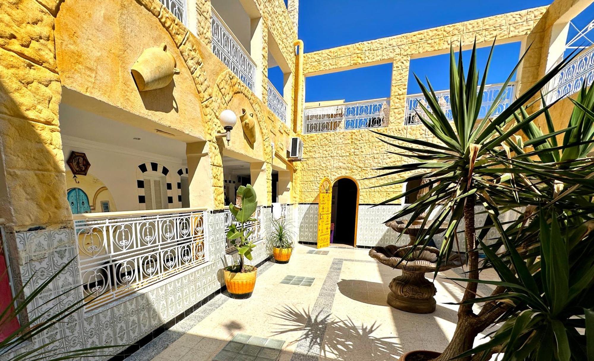 Hotel Paris Сус Екстериор снимка