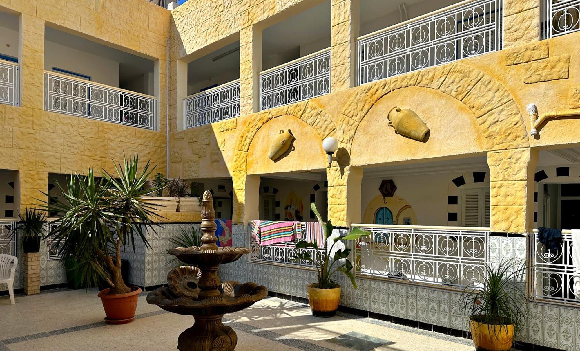 Hotel Paris Сус Екстериор снимка
